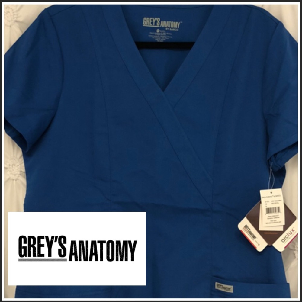 NWT scrub top